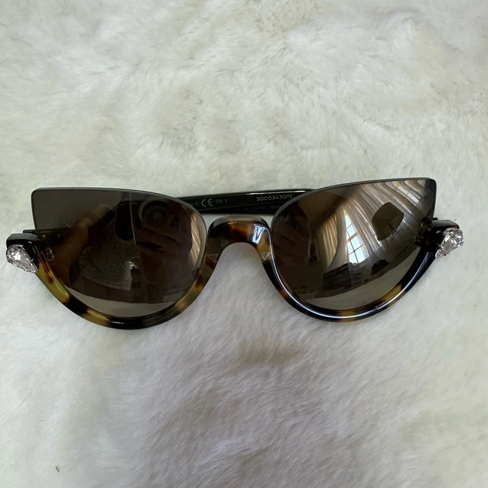 Fendi Tortoise Shell Sunglasses - Picture 3 of 9